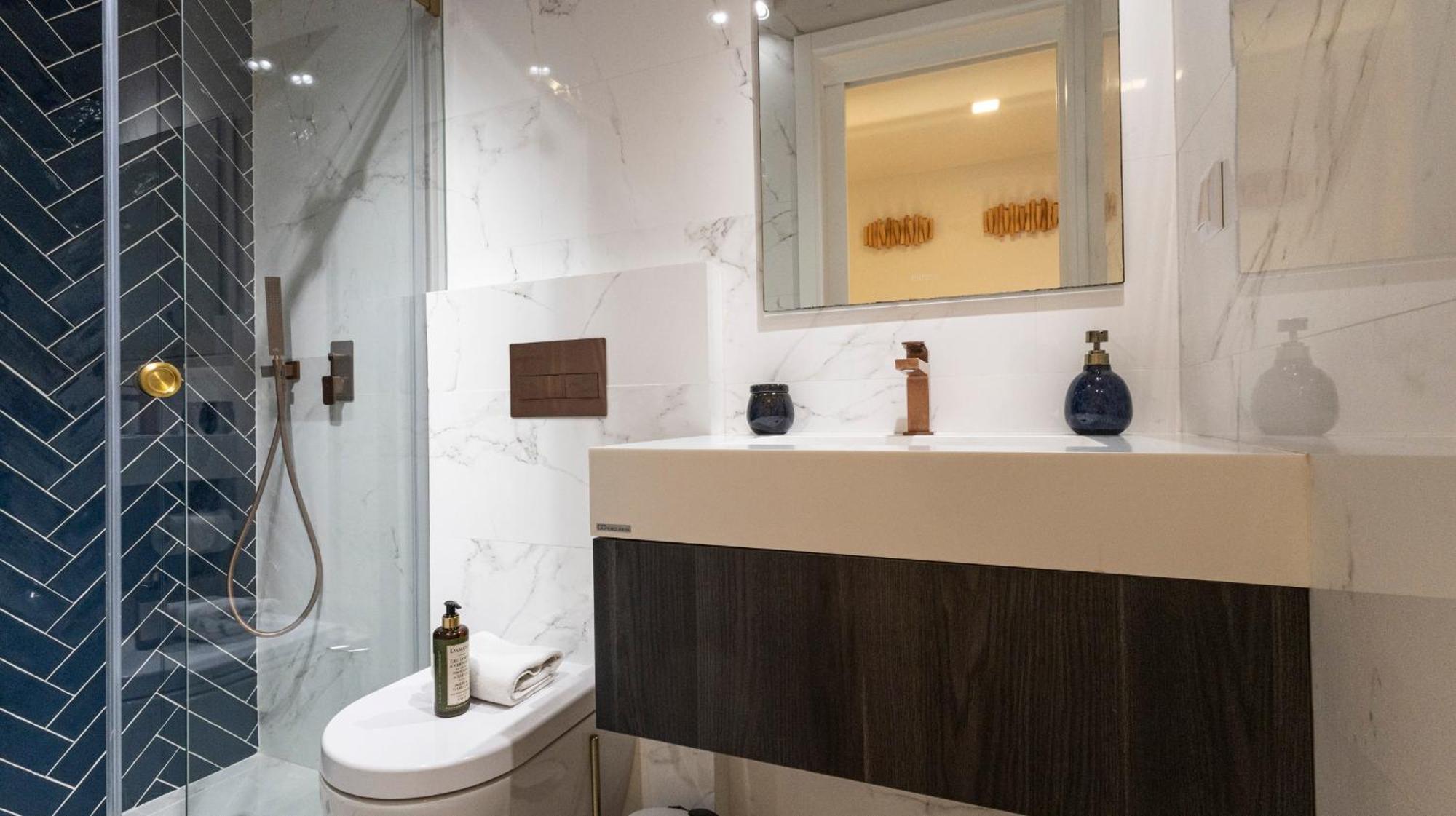 New 3br W Rooftop & Balcony Views By Lovelystay Apartamento *