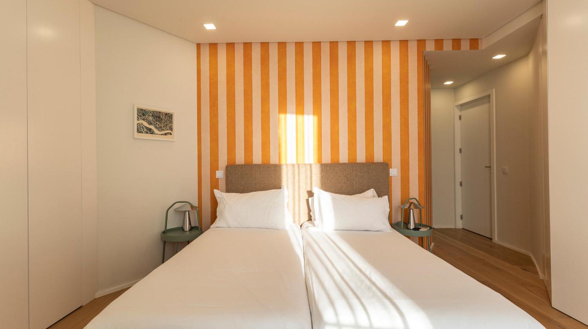 New 3br W Rooftop & Balcony Views By Lovelystay *
