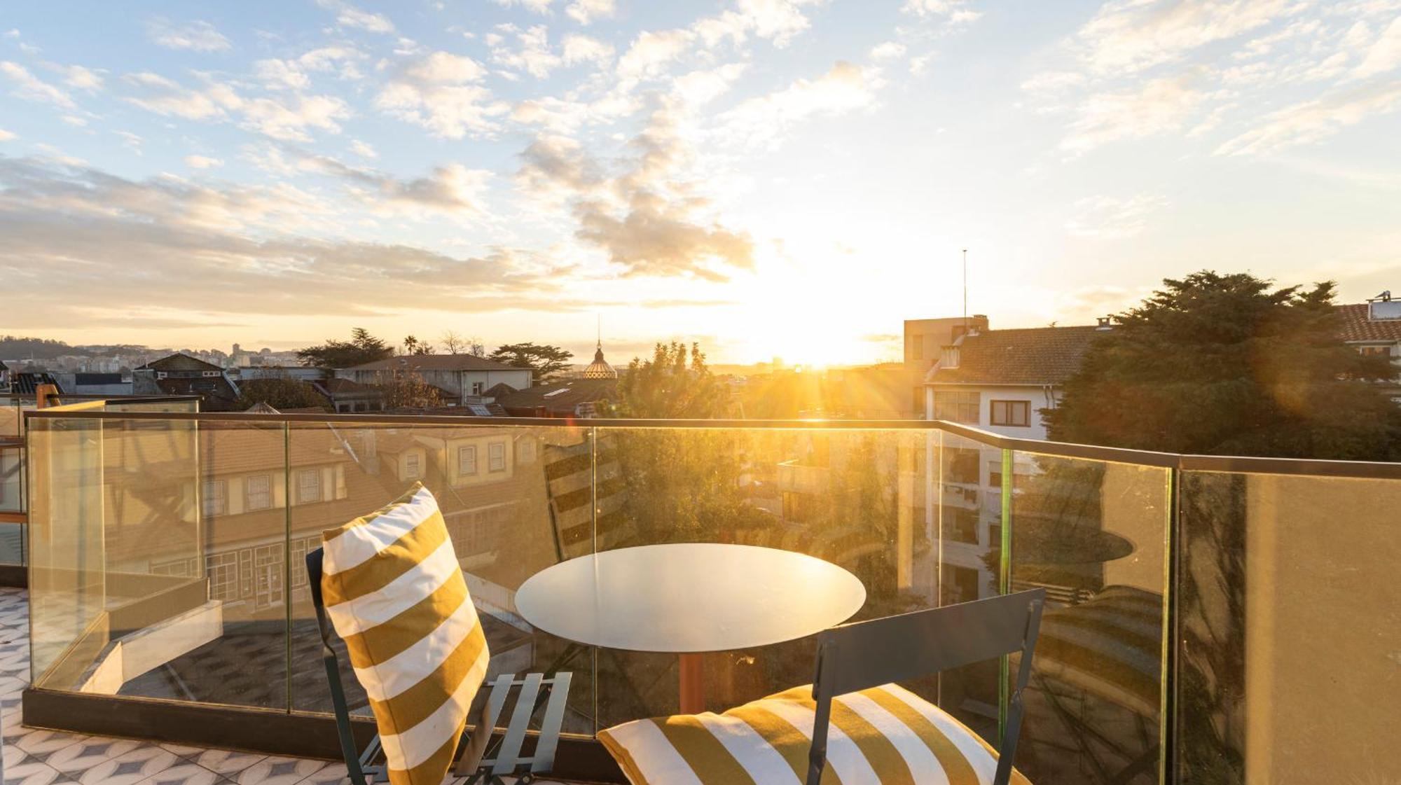 New 3br W Rooftop & Balcony Views By Lovelystay Apartamento